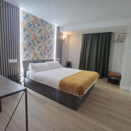 Hostal Fronton Алькобендас Экстерьер фото