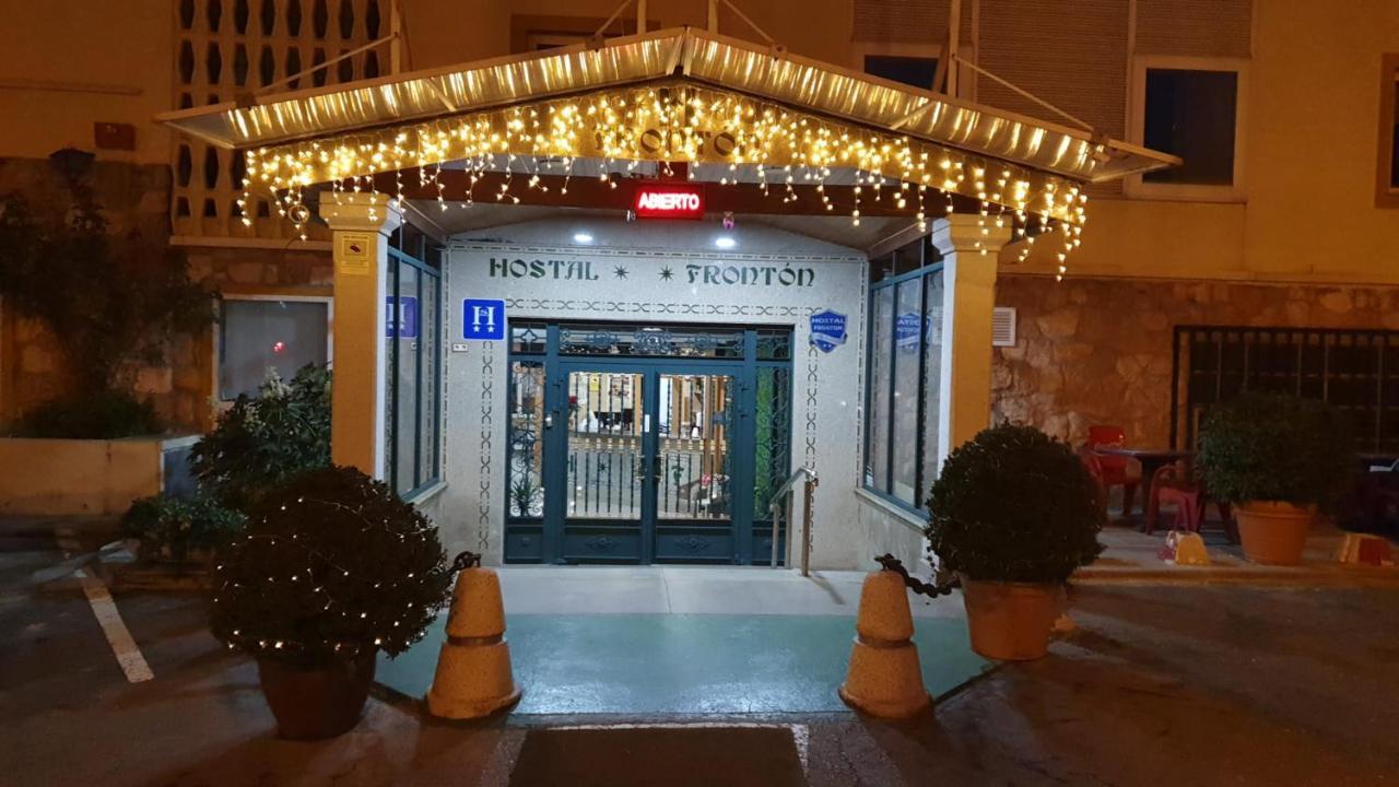 Hostal Fronton Алькобендас Экстерьер фото