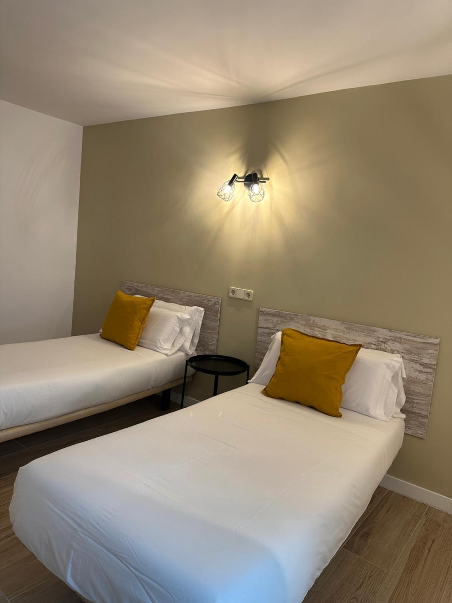 Hostal Fronton Алькобендас Экстерьер фото