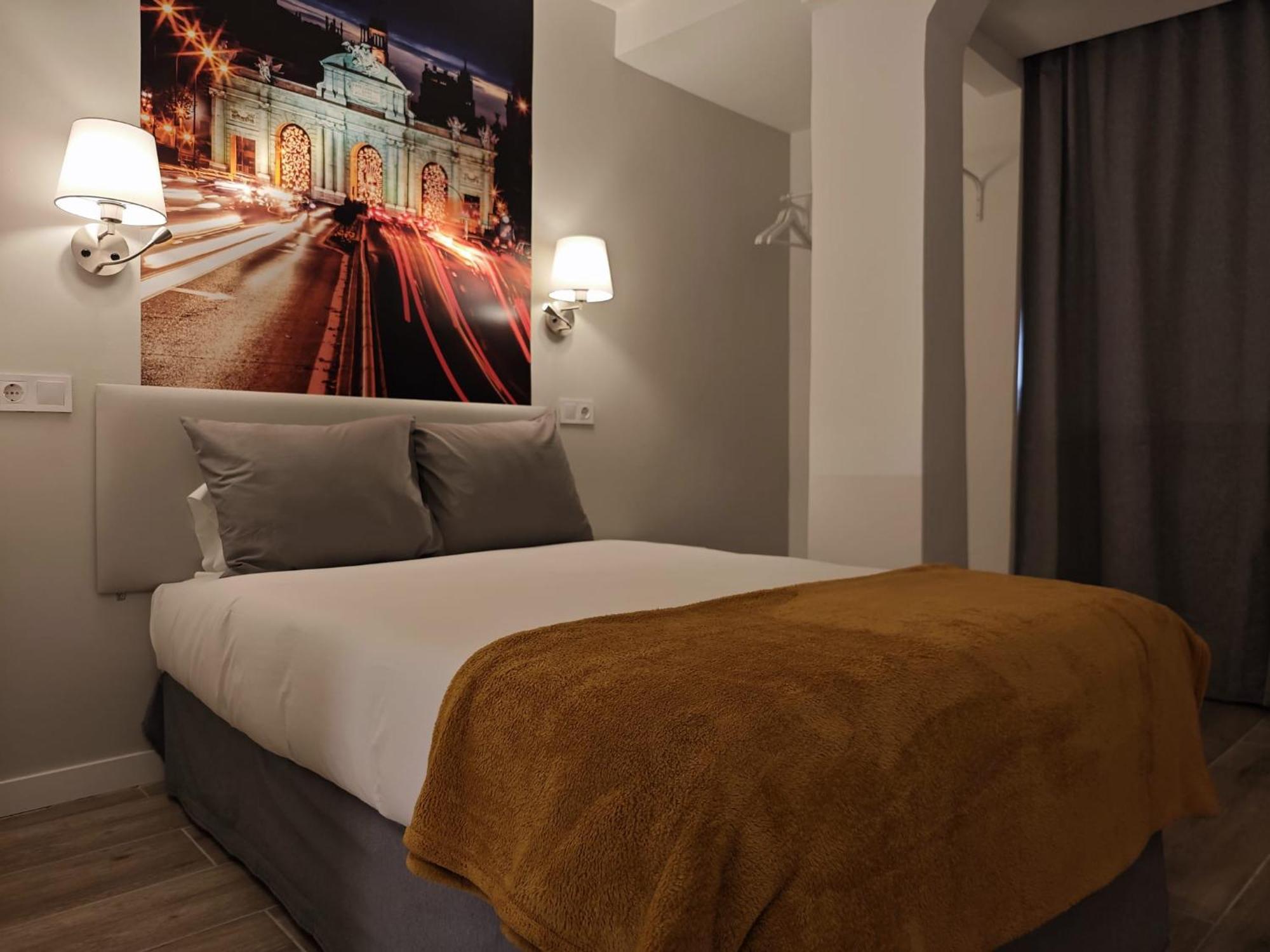 Hostal Fronton Алькобендас Экстерьер фото