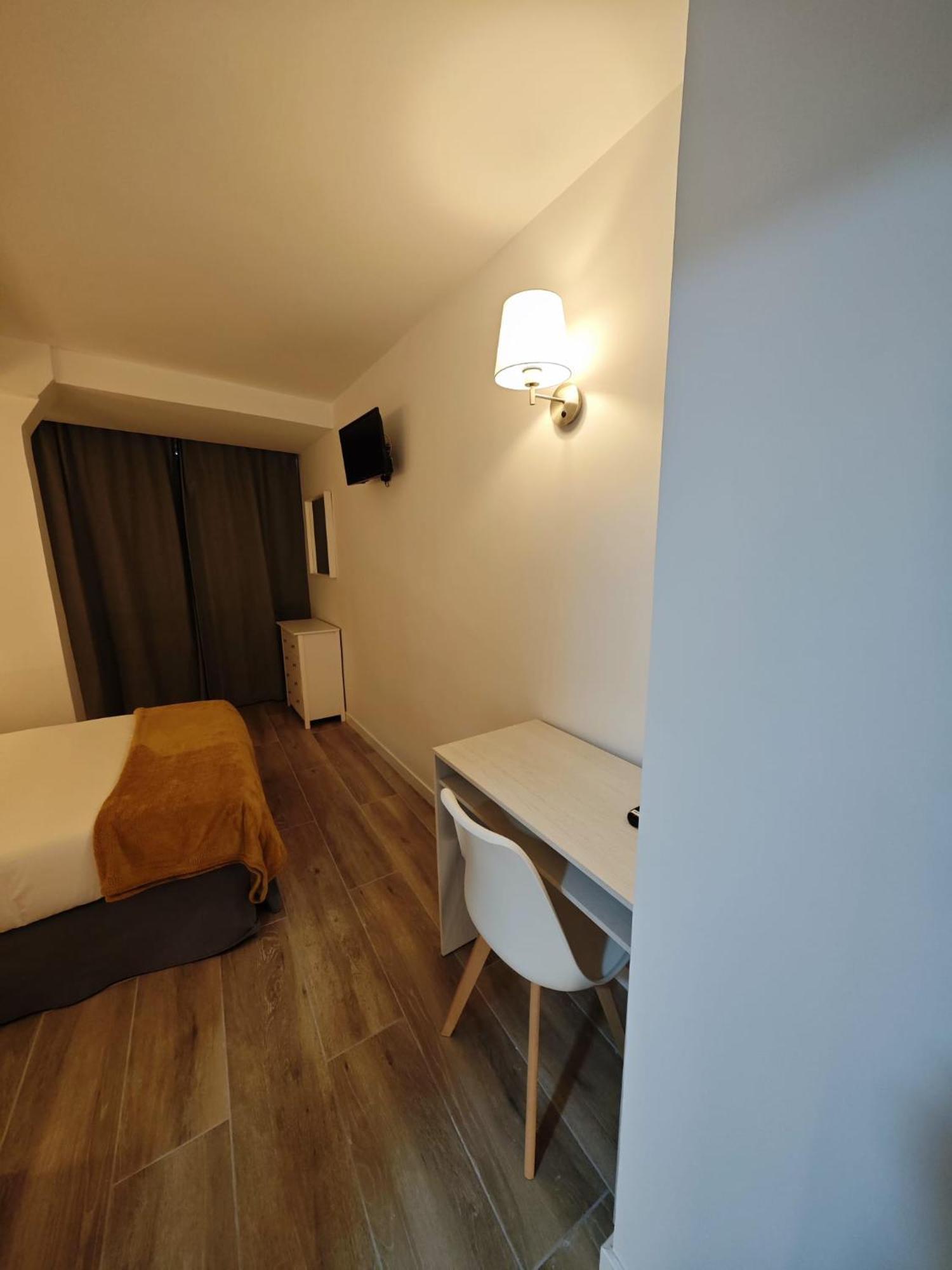 Hostal Fronton Алькобендас Экстерьер фото